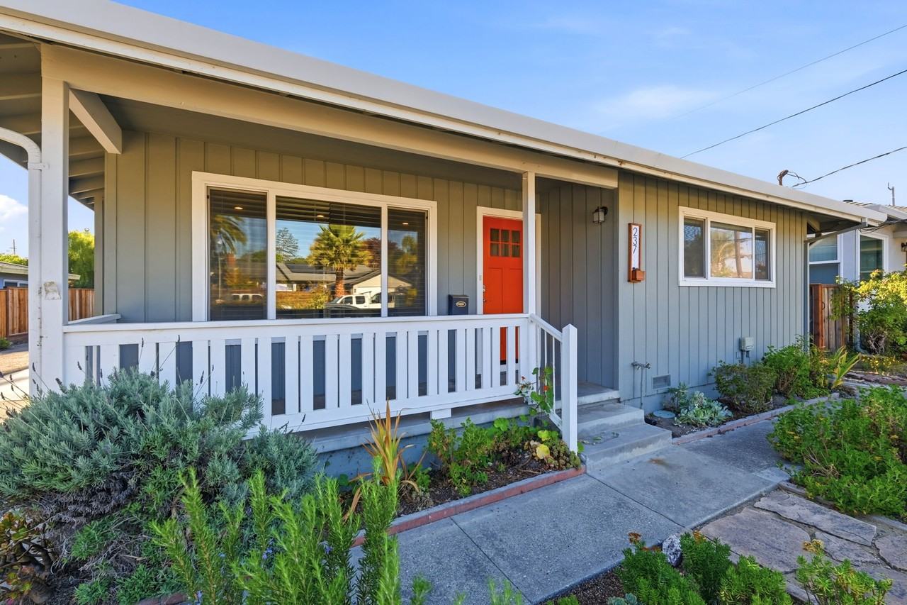 237 Darwin St - Photo 4 of 33