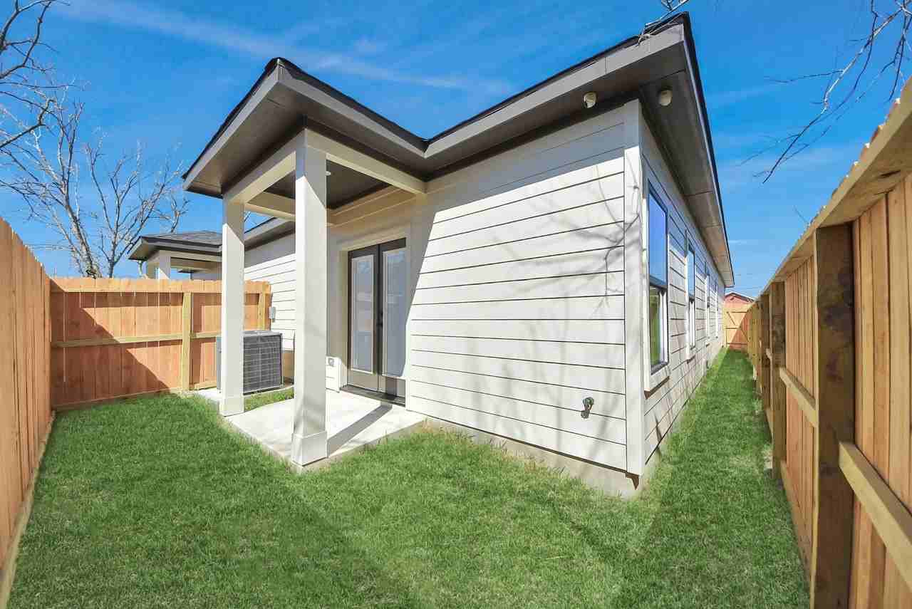 9826 Nedwald St - Photo 3 of 7