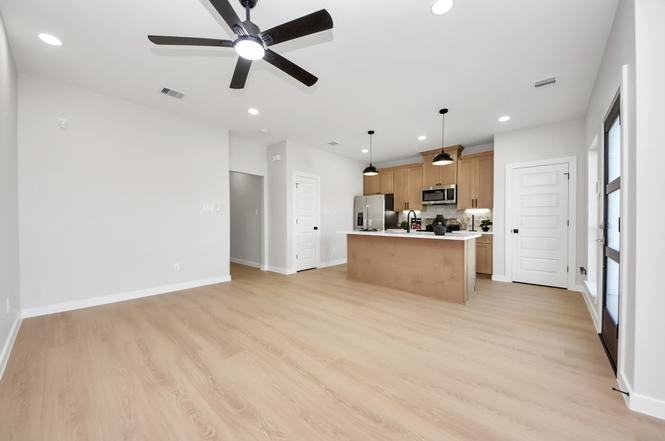 9826 Nedwald St - Photo 5 of 7