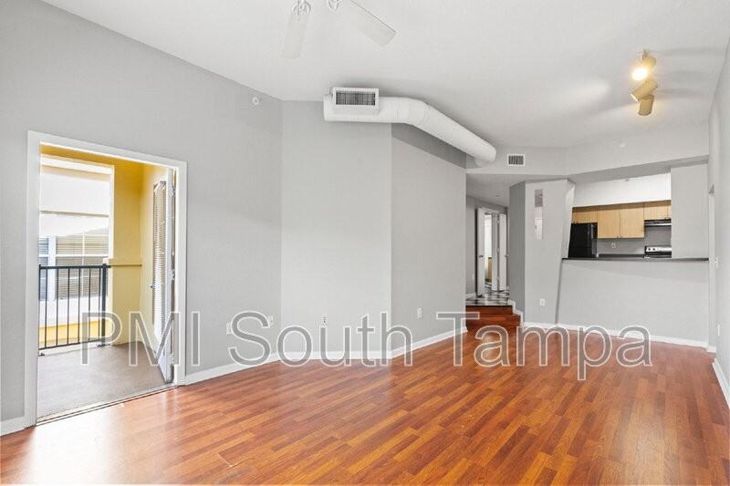 2421 W Horatio St #838 - Photo 3 of 29