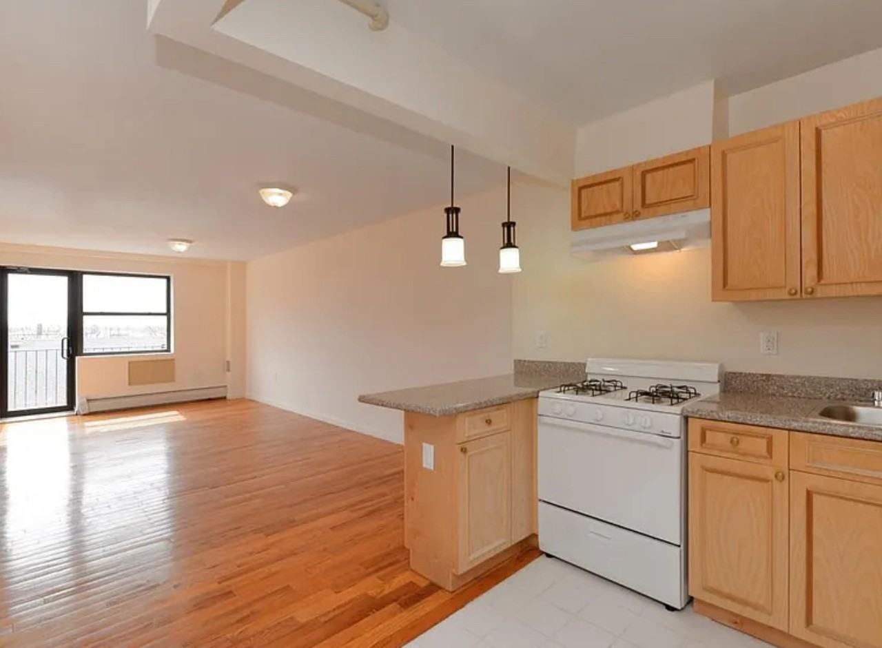 48 Hilton Ave - Photo 2 of 7