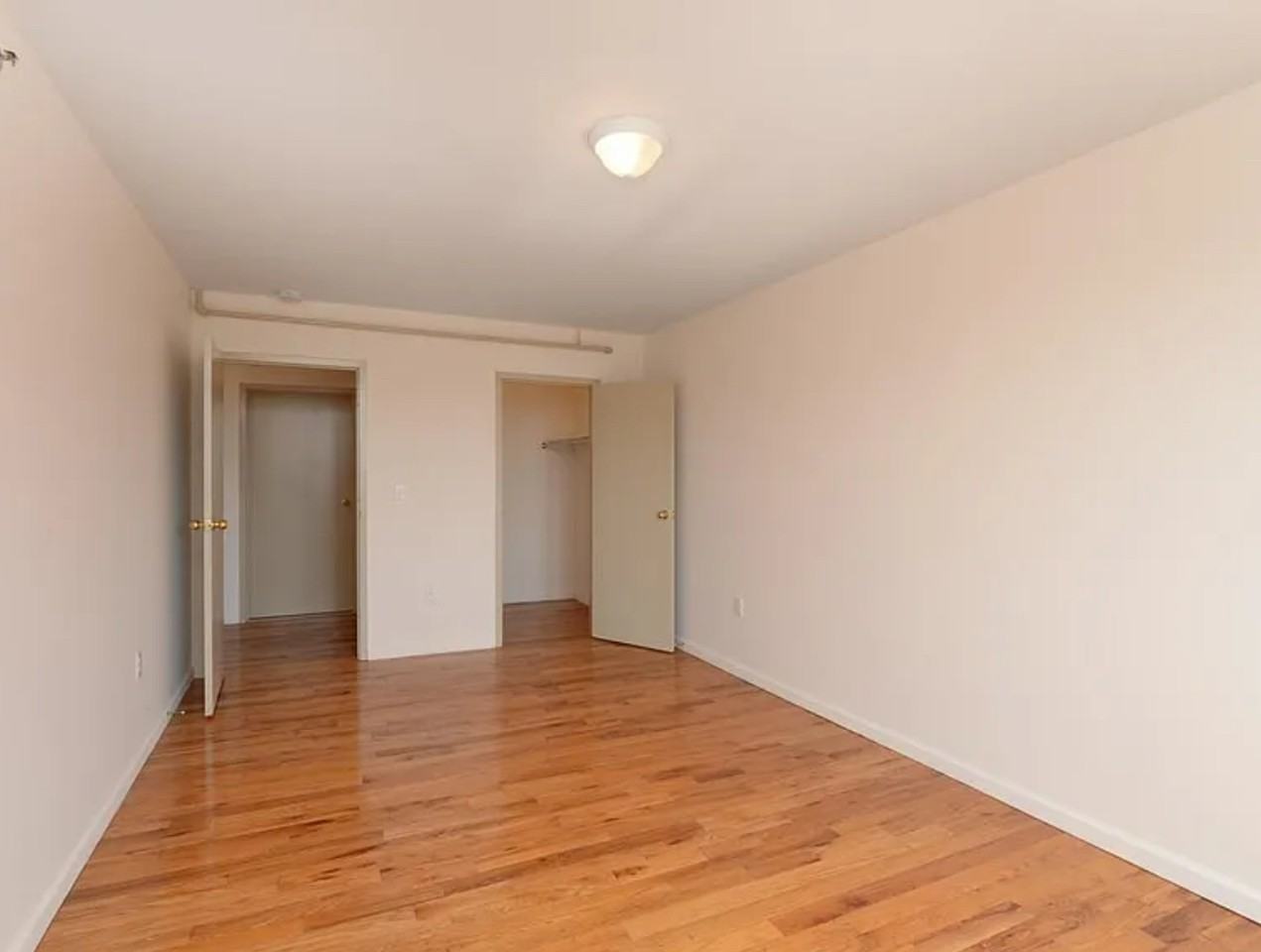 48 Hilton Ave - Photo 3 of 7