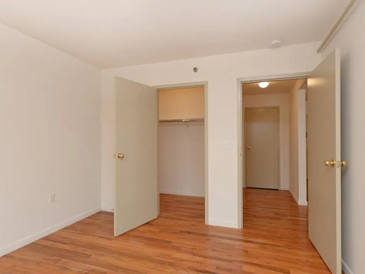 48 Hilton Ave - Photo 4 of 7