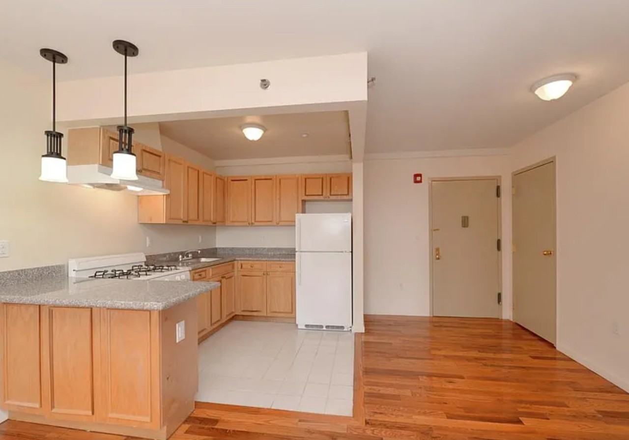 48 Hilton Ave - Photo 5 of 7