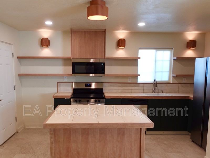 2613 San Pablo St Ne - Photo 2 of 30