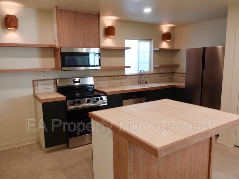 2613 San Pablo St Ne - Photo 3 of 30