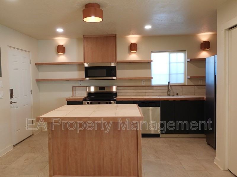 2613 San Pablo St Ne - Photo 4 of 30