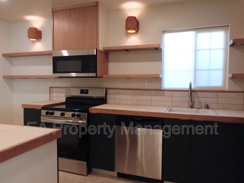 2613 San Pablo St Ne - Photo 5 of 30