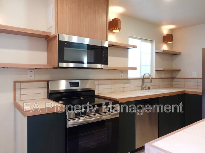 2613 San Pablo St Ne - Photo 6 of 30