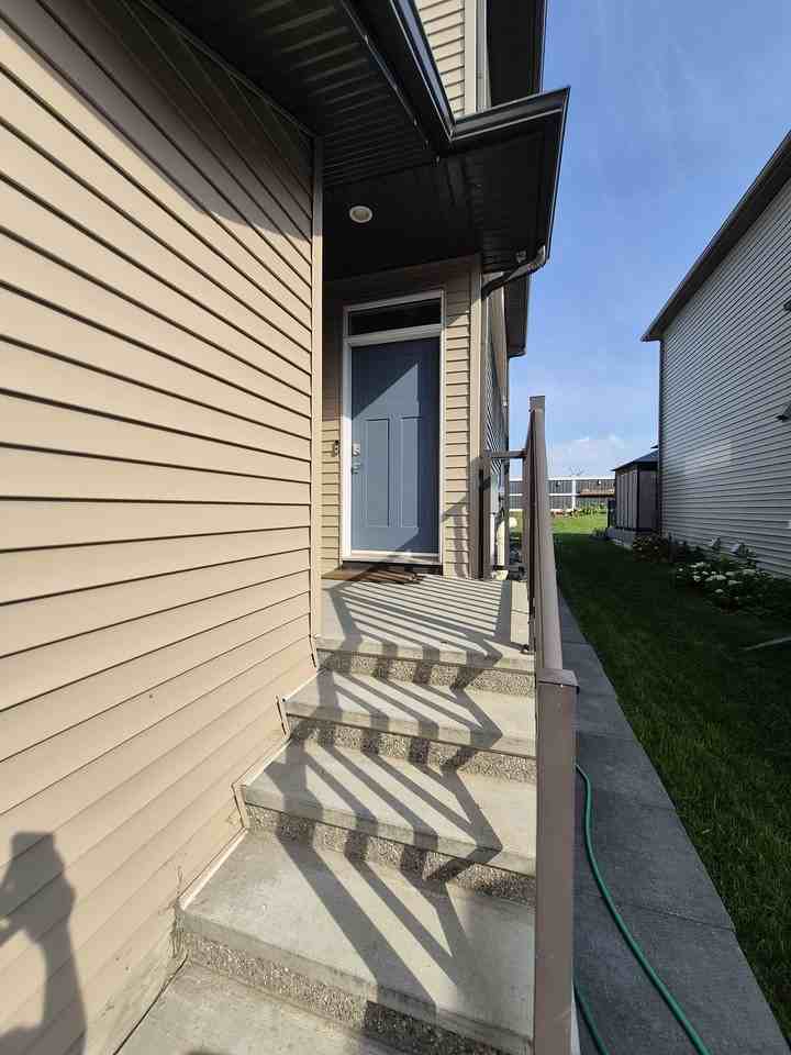 2512 152 Ave Nw - Photo 2 of 18