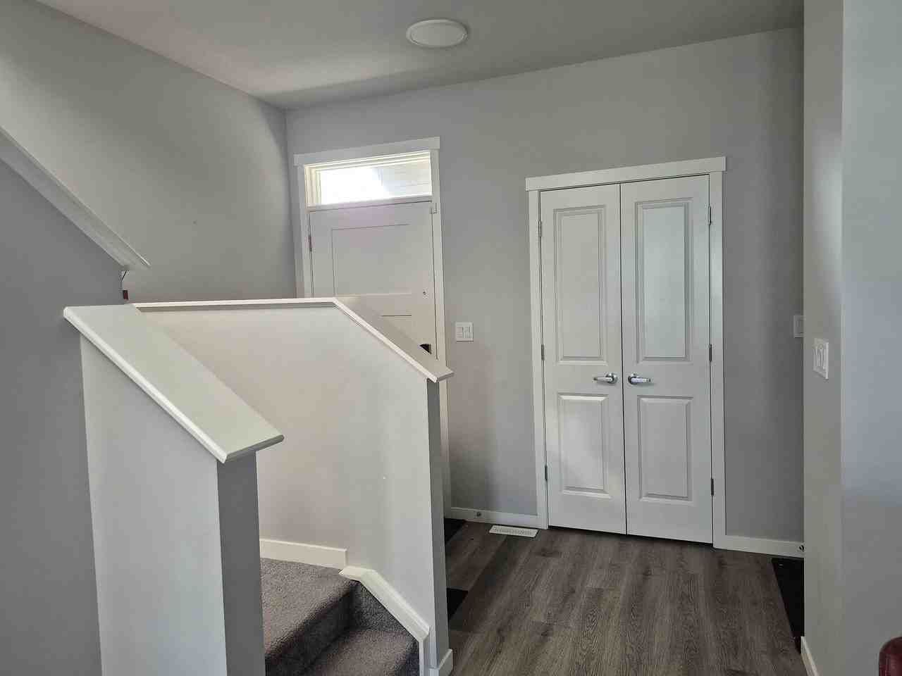 2512 152 Ave Nw - Photo 3 of 18