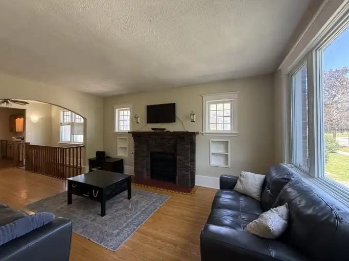 225 Mark St #MAIN - Photo 5 of 30