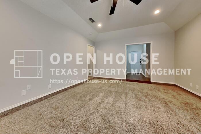 5402 Summit Peak Dr - Photo 4 of 25