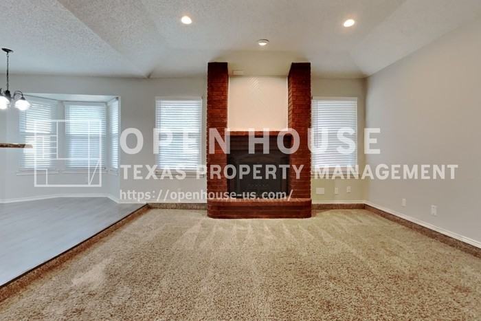 5402 Summit Peak Dr - Photo 5 of 25