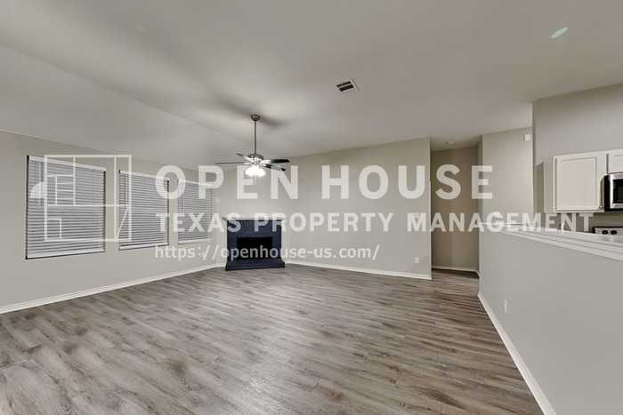 912 Oakcrest Dr - Photo 5 of 21