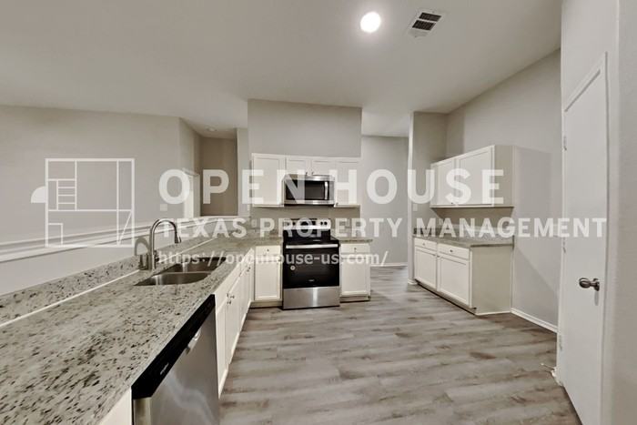 912 Oakcrest Dr - Photo 7 of 21