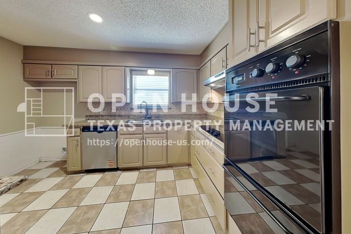 8 Lake Forest Dr - Photo 7 of 24