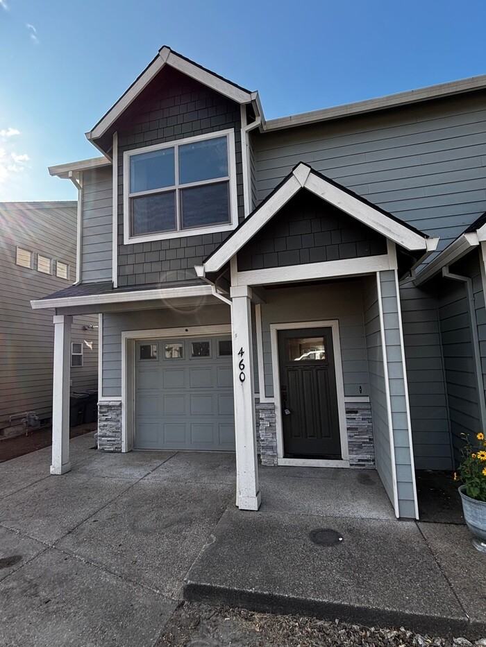 460 Sw 3rd Ave - Photo 2 of 13