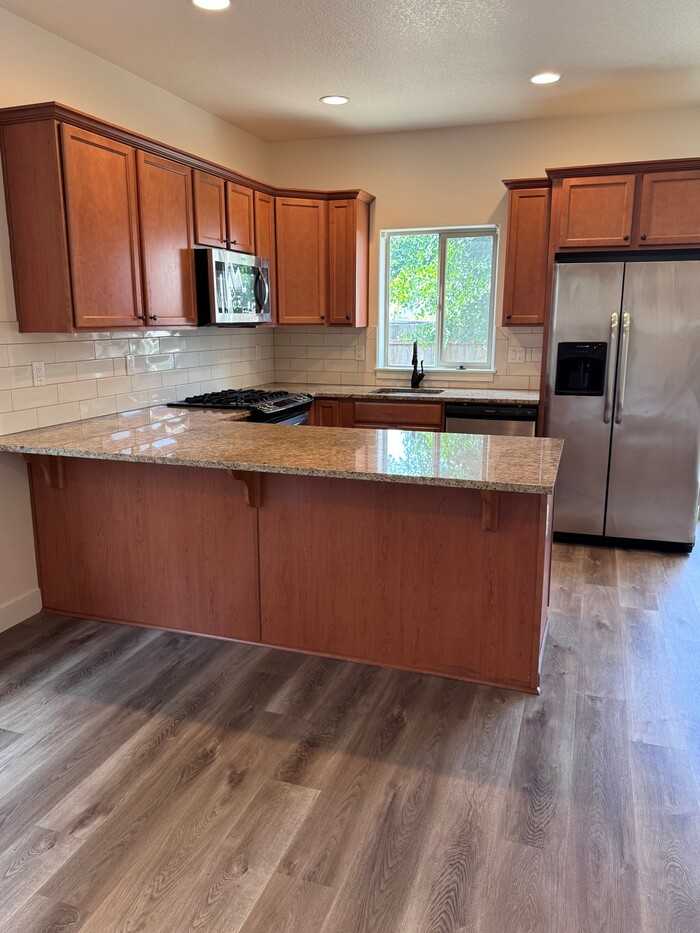 460 Sw 3rd Ave - Photo 3 of 13