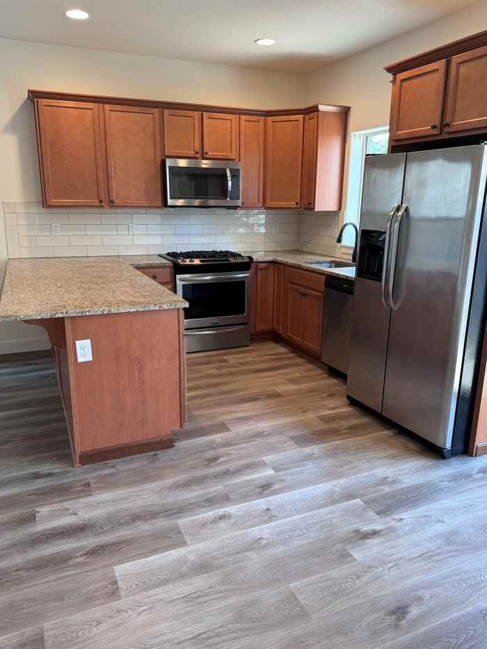 460 Sw 3rd Ave - Photo 4 of 13