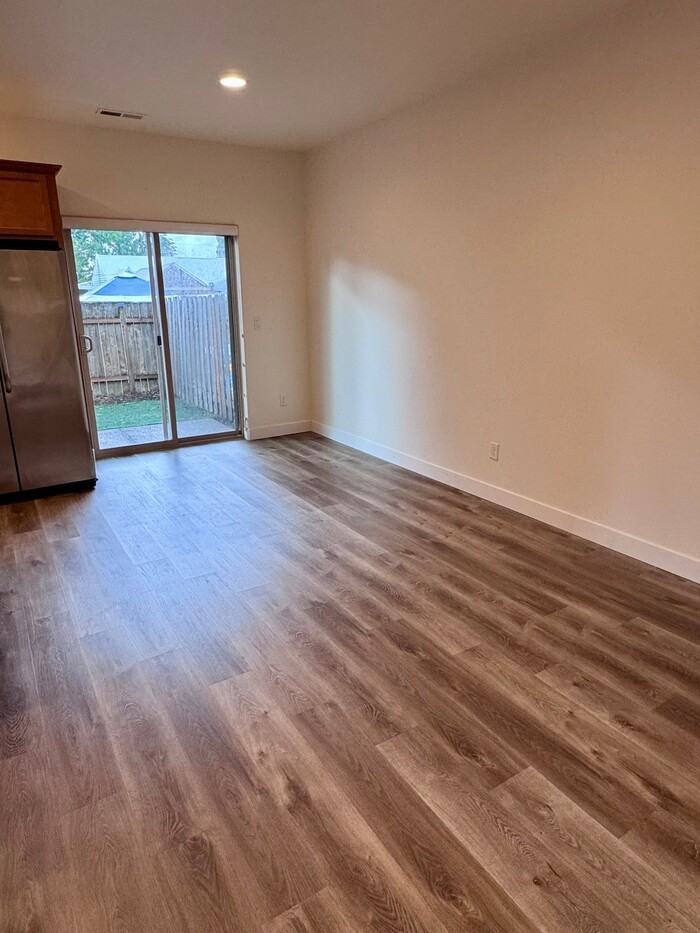 460 Sw 3rd Ave - Photo 6 of 13