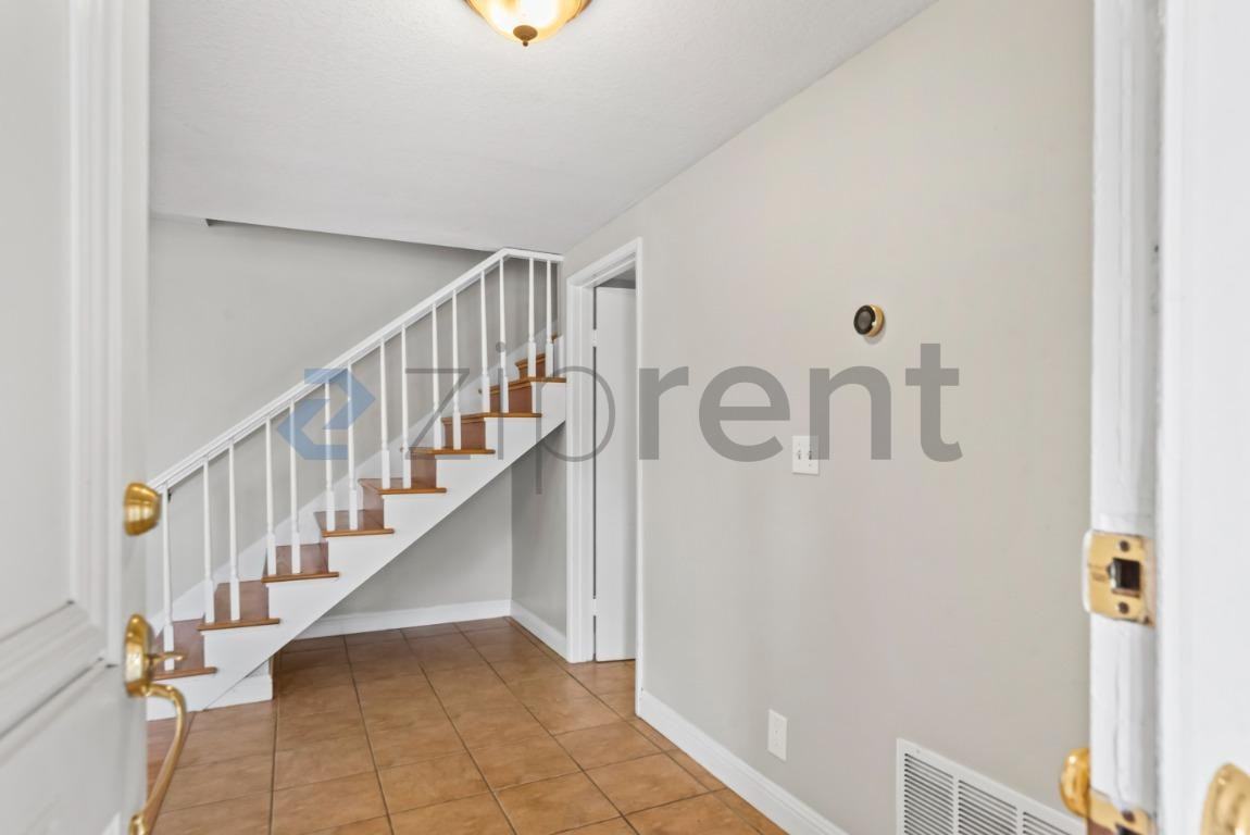 5710 Venado Ct - Photo 5 of 36