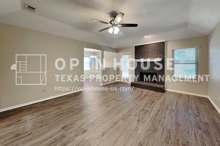 2613 Forestview Dr - Photo 4 of 20