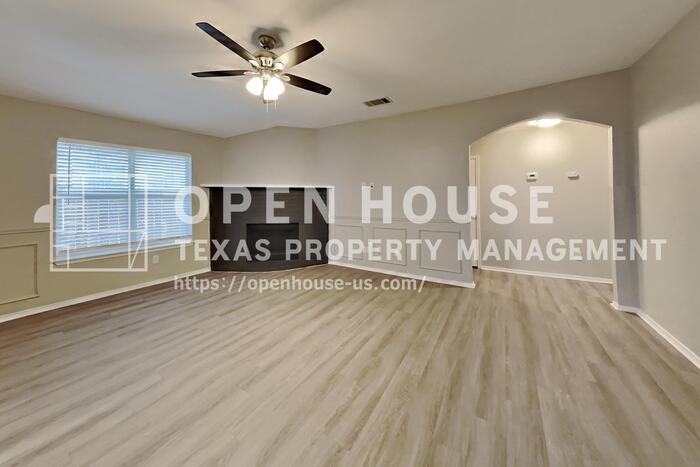 520 Hollyberry Dr - Photo 4 of 20