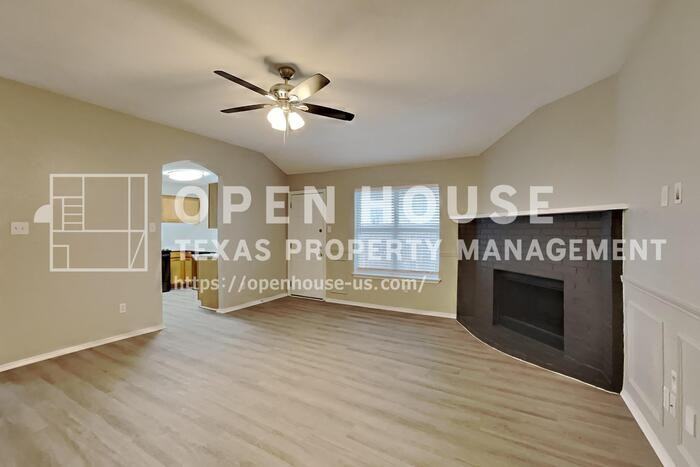 520 Hollyberry Dr - Photo 5 of 20
