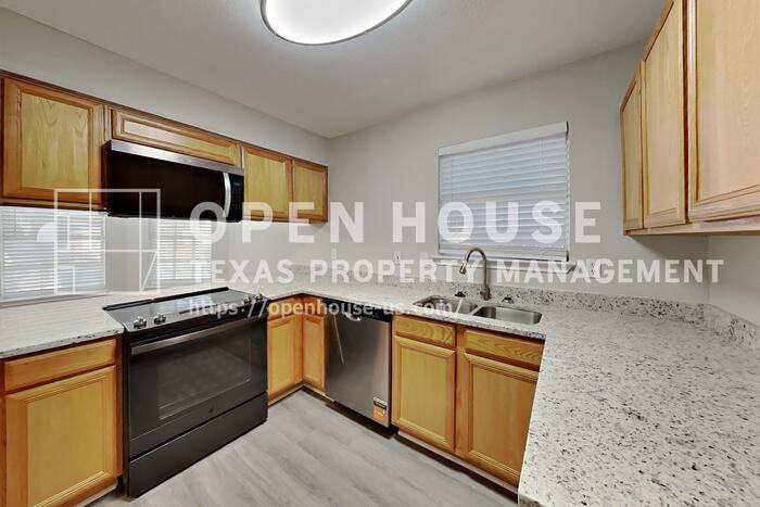 520 Hollyberry Dr - Photo 6 of 20