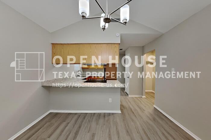 520 Hollyberry Dr - Photo 7 of 20
