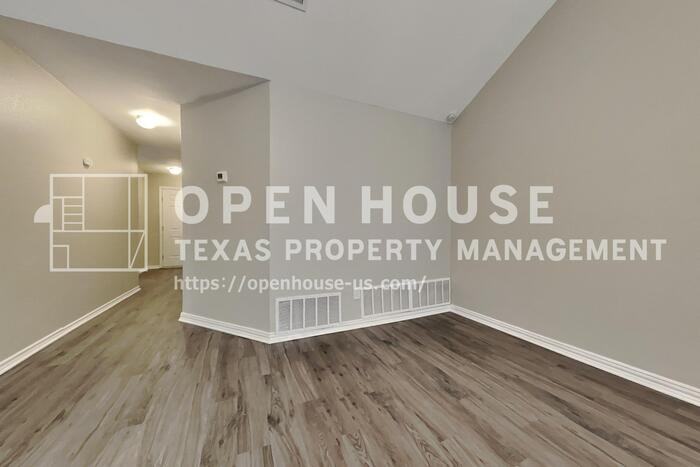 2128 Turf Club Dr - Photo 4 of 18