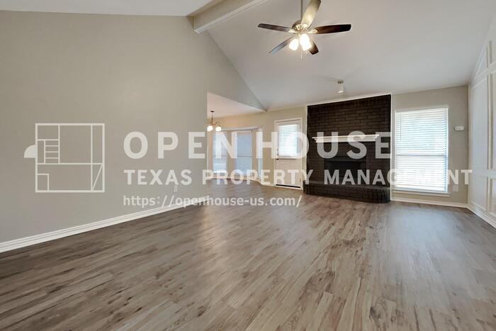 2128 Turf Club Dr - Photo 5 of 18