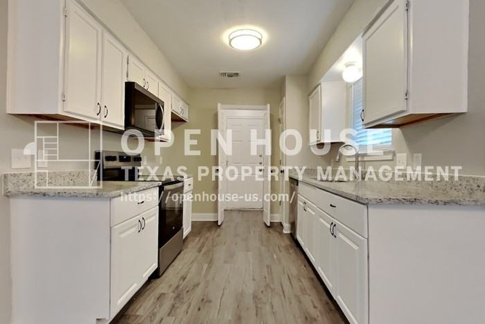 2128 Turf Club Dr - Photo 6 of 18