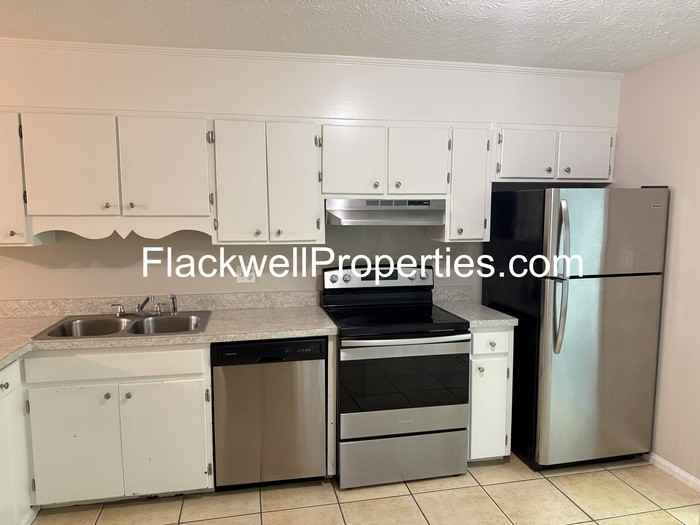 5157 Spring St #I1 - Photo 2 of 2