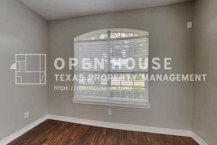 21638 Wildcroft Dr - Photo 4 of 20