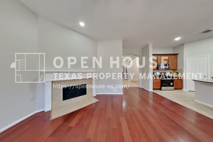 20743 Oakhurst Park Dr - Photo 4 of 25
