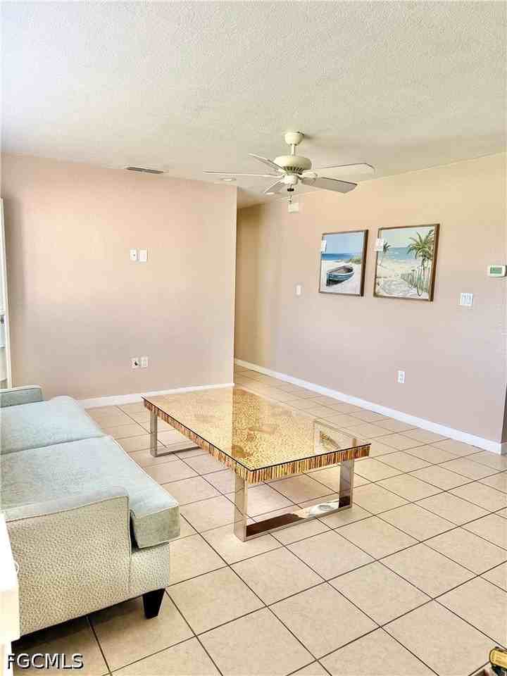 7313 Lobelia Rd - Photo 4 of 14