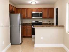 featured image of 1990 Nw 4th Ct #1