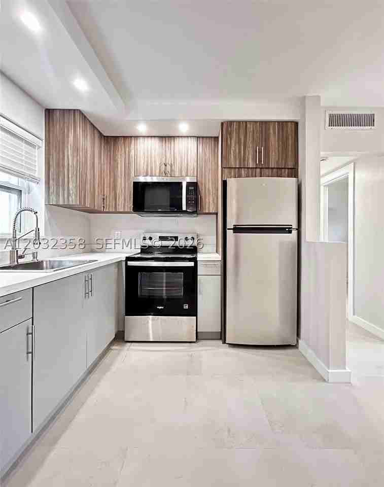 1301 N 12th Ct #10A - Photo 2 of 12