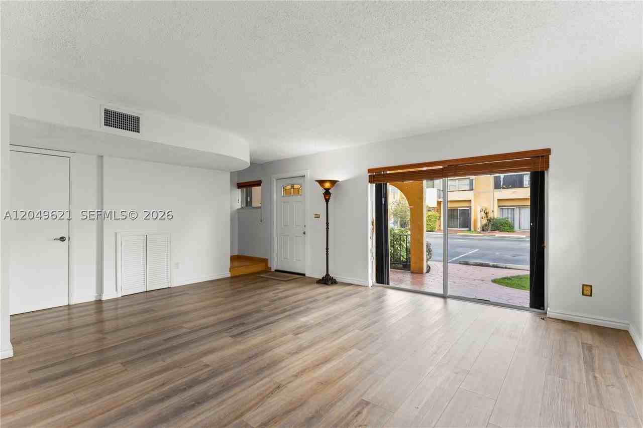 13745 Sw 84th St #A - Photo 5 of 30