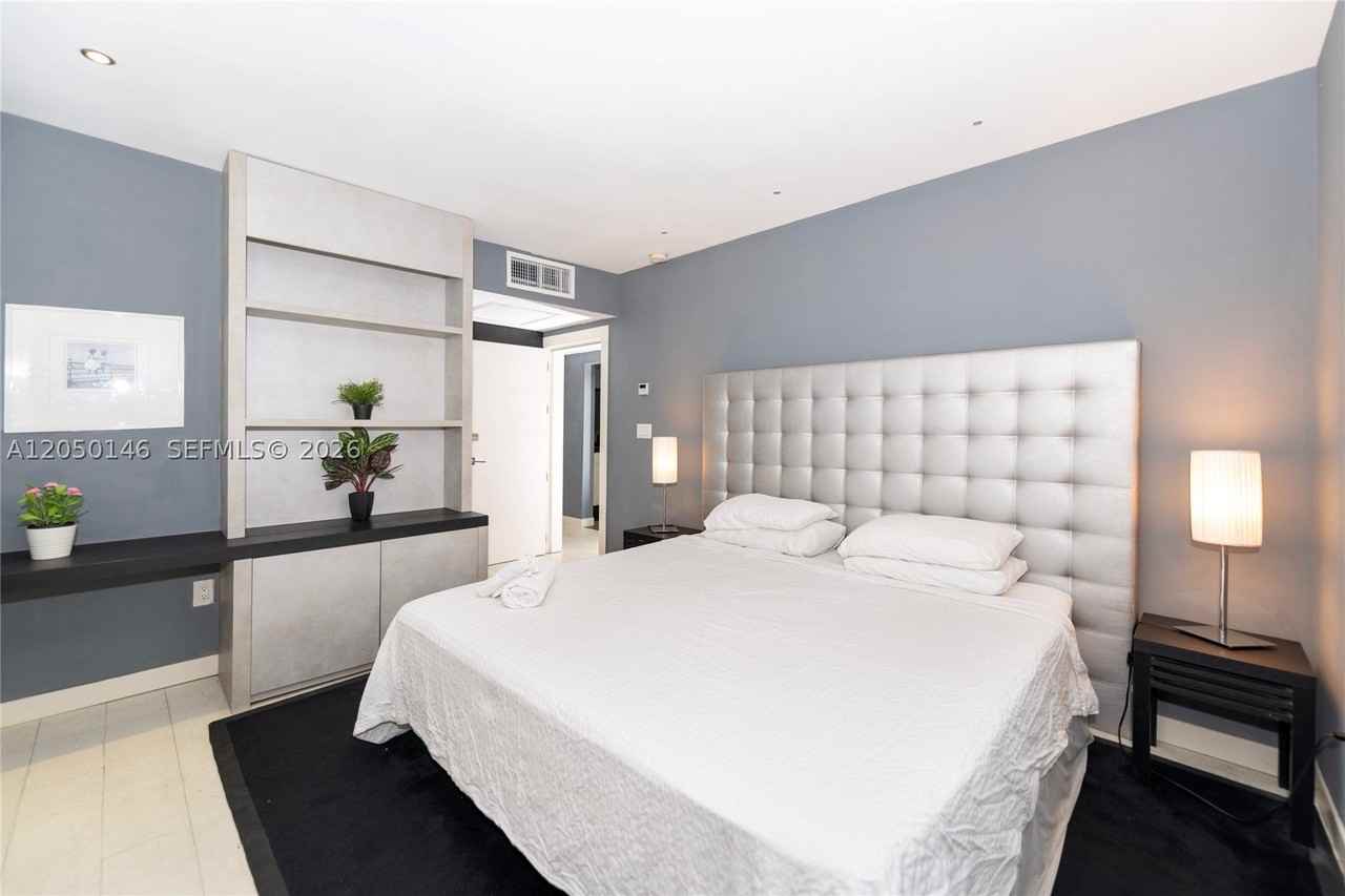 550 Michigan Ave #2 - Photo 4 of 7