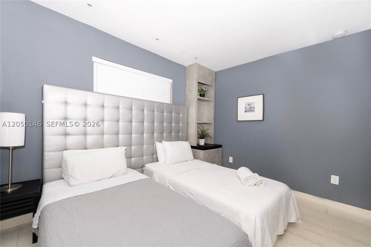 550 Michigan Ave #2 - Photo 6 of 7