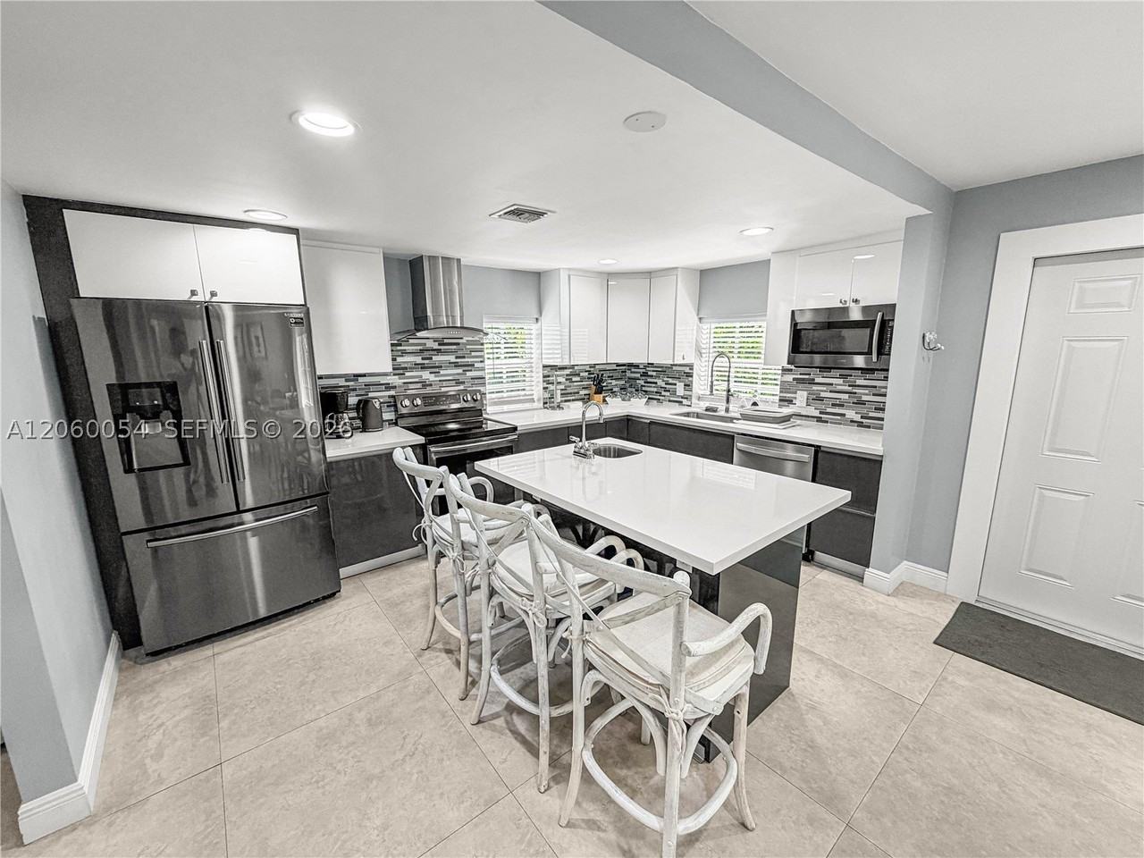 1471 Ne 132nd Rd - Photo 3 of 24