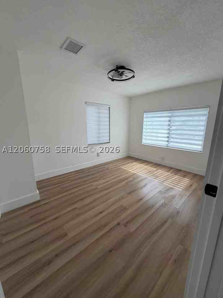 5700 N Miami Ave - Photo 6 of 25
