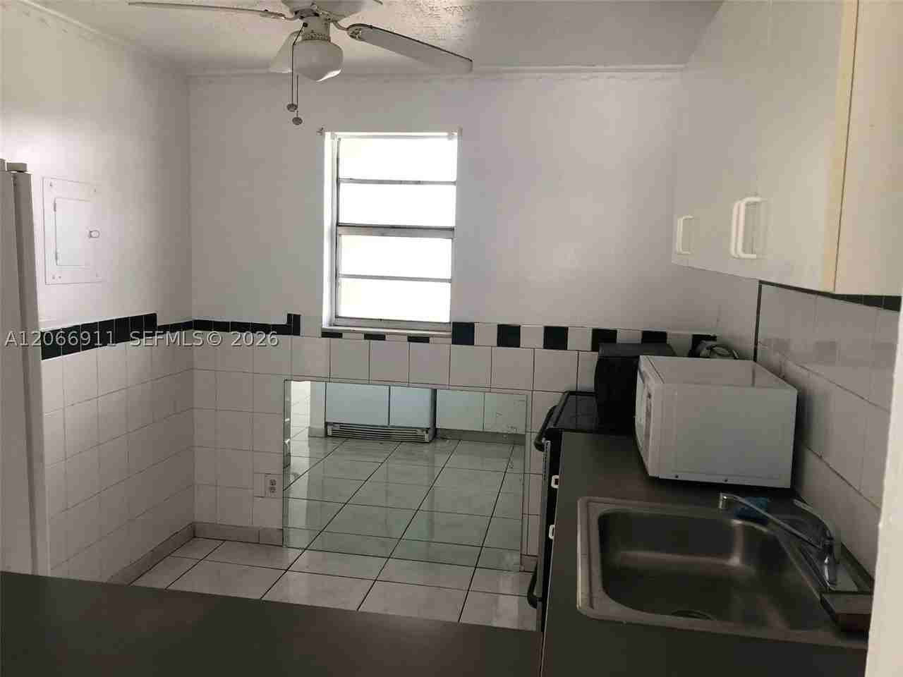 220 Sw 9th Ave #201 - Photo 3 of 14
