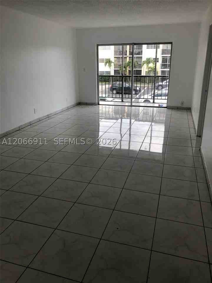 220 Sw 9th Ave #201 - Photo 4 of 14