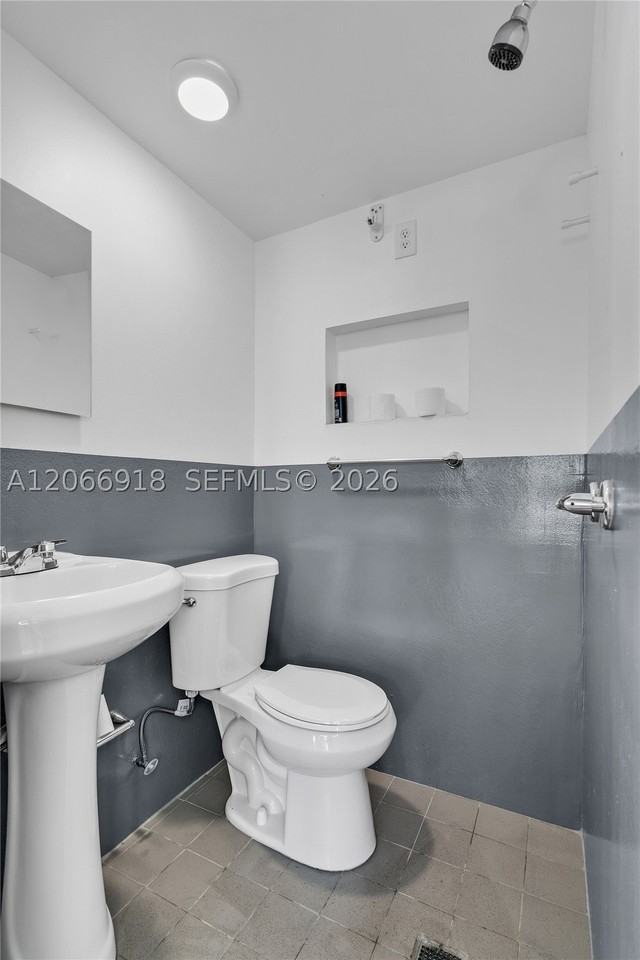 1828 Sw 6th St #3 - Photo 7 of 10