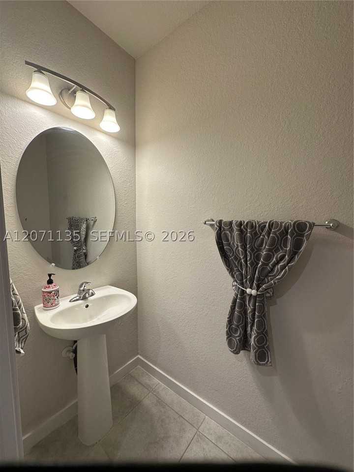 384 Nw 11th Ave #384 - Photo 5 of 16