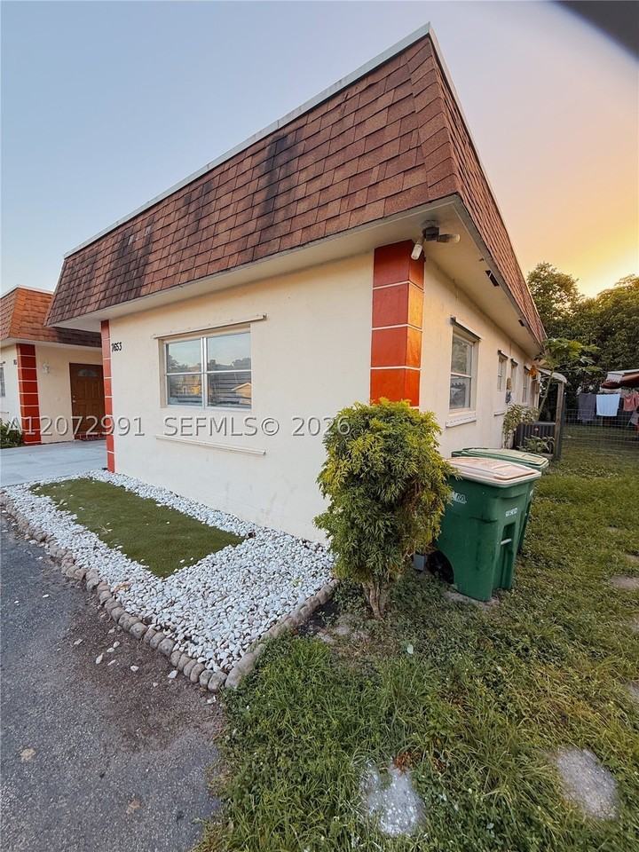 7653 Nw 74th Ave #7653 - Photo 3 of 15